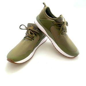 Puma Womens size 9 Soft Foam Shoes Green Lace Up Athletic Sneakers